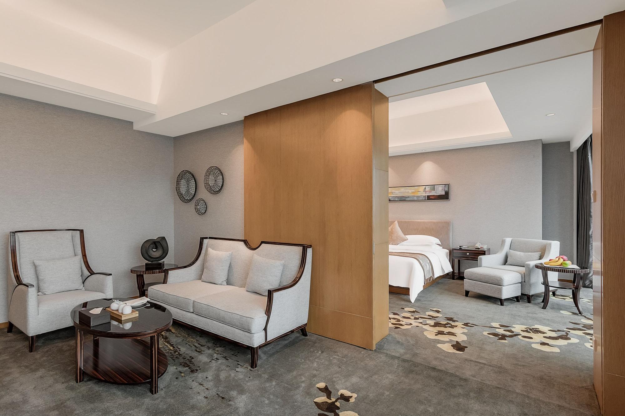 Huaqiang Plaza Shenzhen, Enjoy Complimentary Mini Bar & Night Snack, Add Breakfast - Enjoy Complimentary Afternoon Tea Отель Шэньчжэнь