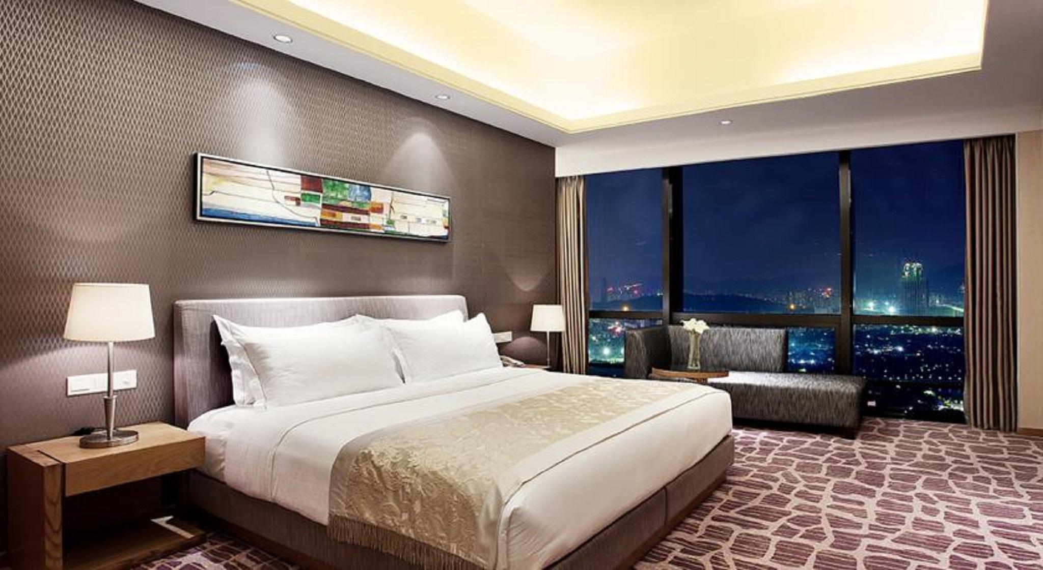 Отель Huaqiang Plaza Shenzhen, Enjoy Complimentary Mini Bar & Night Snack, Add Breakfast - Enjoy Complimentary Afternoon Tea Шэньчжэнь