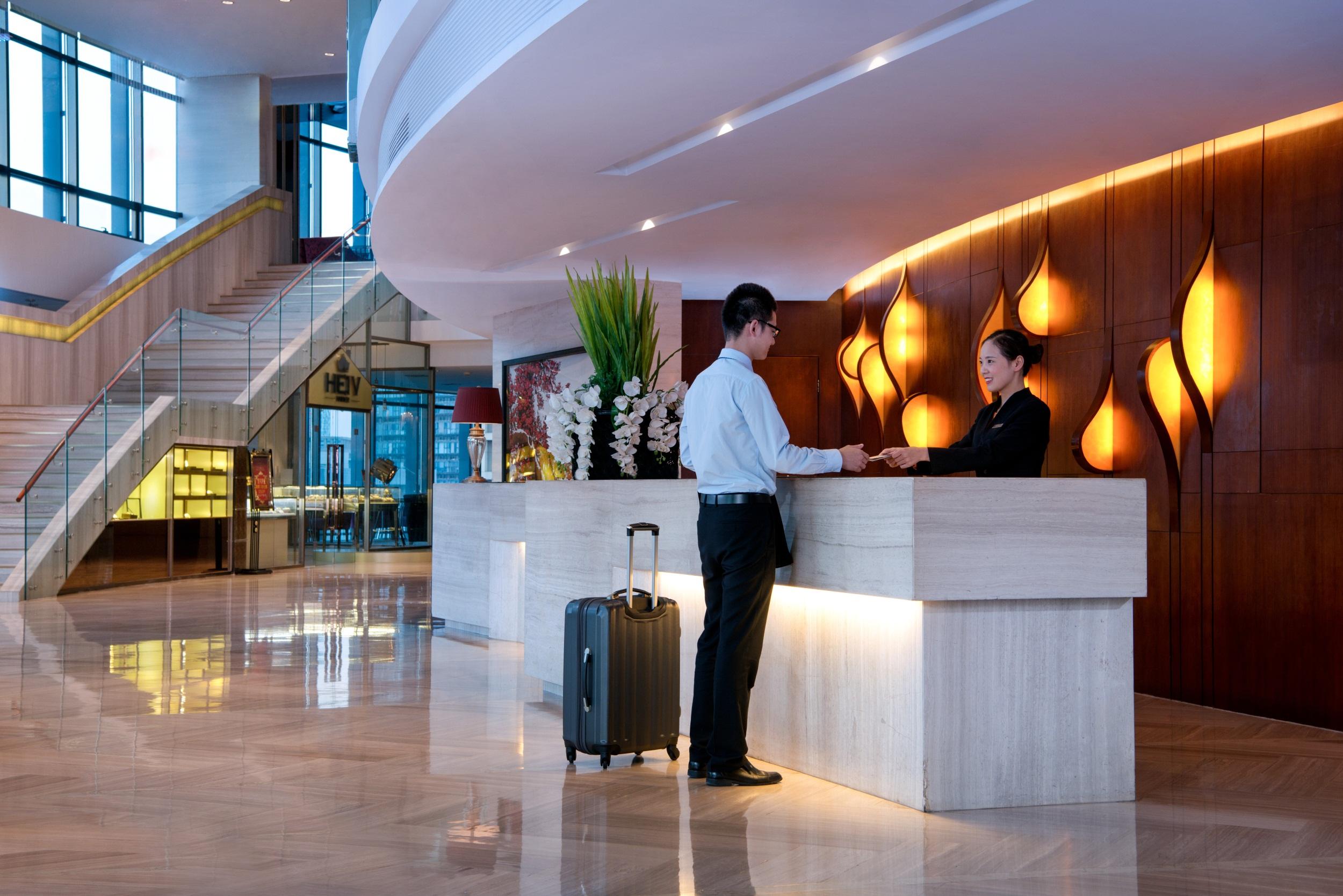 Отель Huaqiang Plaza Shenzhen, Enjoy Complimentary Mini Bar & Night Snack, Add Breakfast - Enjoy Complimentary Afternoon Tea
