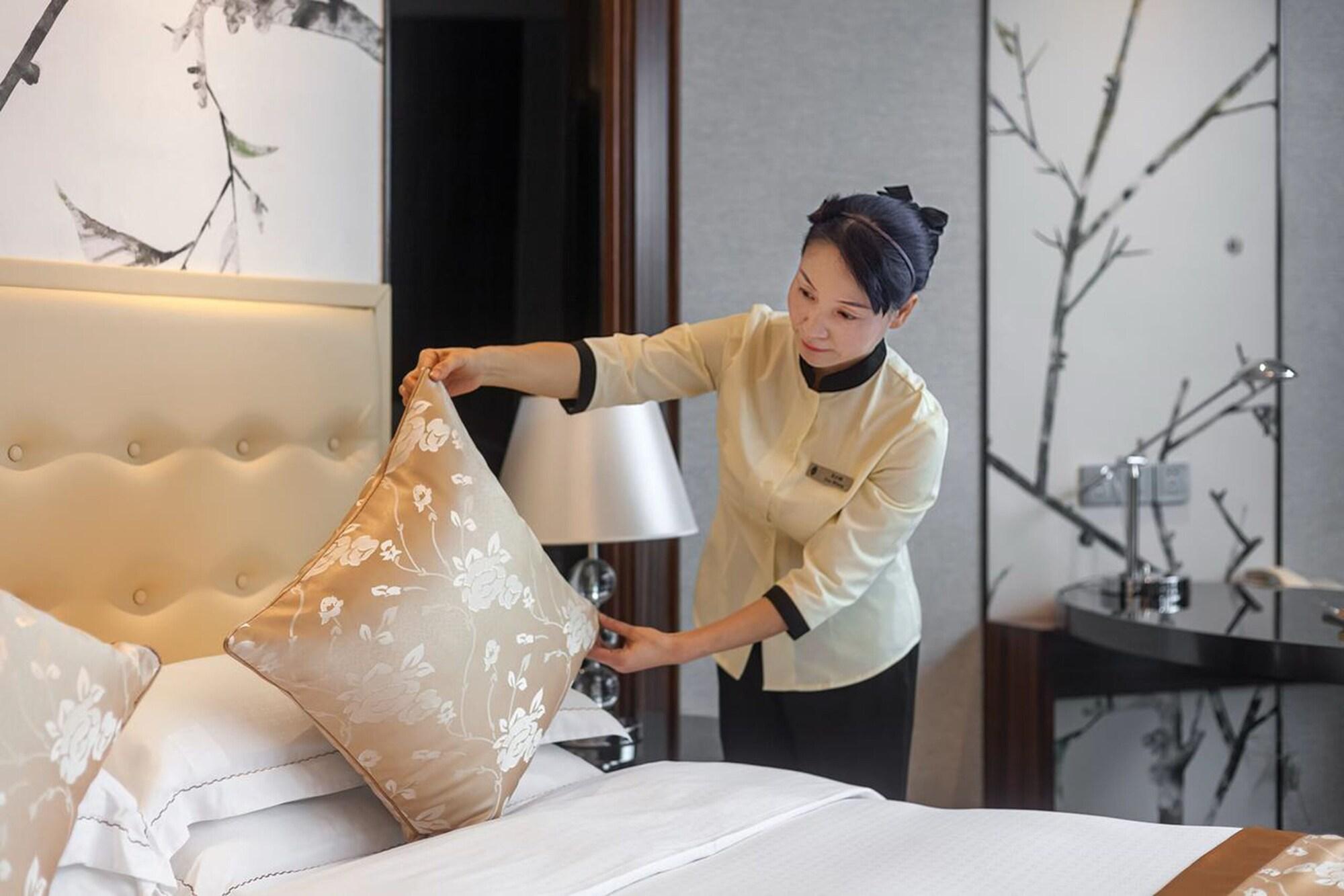 Huaqiang Plaza Shenzhen, Enjoy Complimentary Mini Bar & Night Snack, Add Breakfast - Enjoy Complimentary Afternoon Tea Шэньчжэнь
