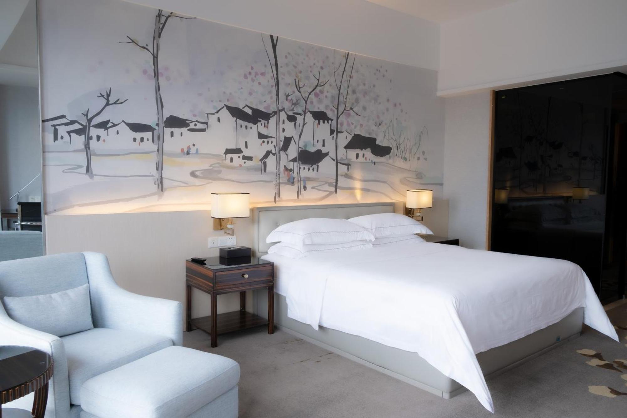 Отель Huaqiang Plaza Shenzhen, Enjoy Complimentary Mini Bar & Night Snack, Add Breakfast - Enjoy Complimentary Afternoon Tea Шэньчжэнь