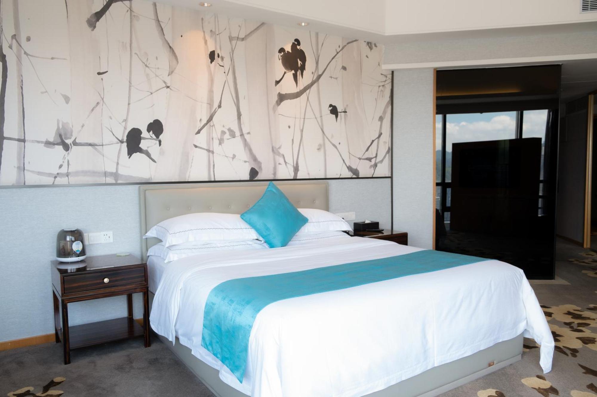 Отель Huaqiang Plaza Shenzhen, Enjoy Complimentary Mini Bar & Night Snack, Add Breakfast - Enjoy Complimentary Afternoon Tea Шэньчжэнь