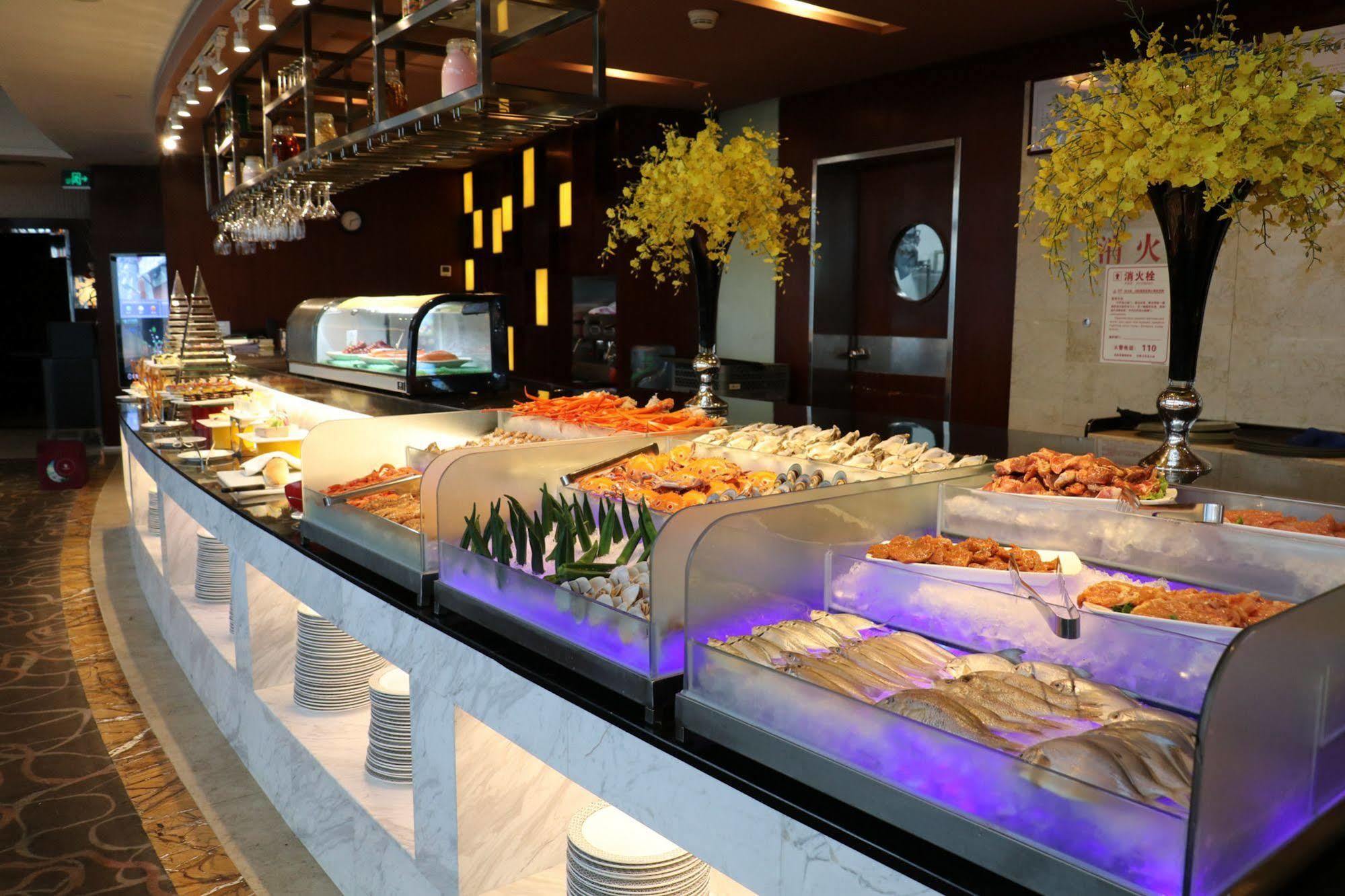 Отель Huaqiang Plaza Shenzhen, Enjoy Complimentary Mini Bar & Night Snack, Add Breakfast - Enjoy Complimentary Afternoon Tea 4*