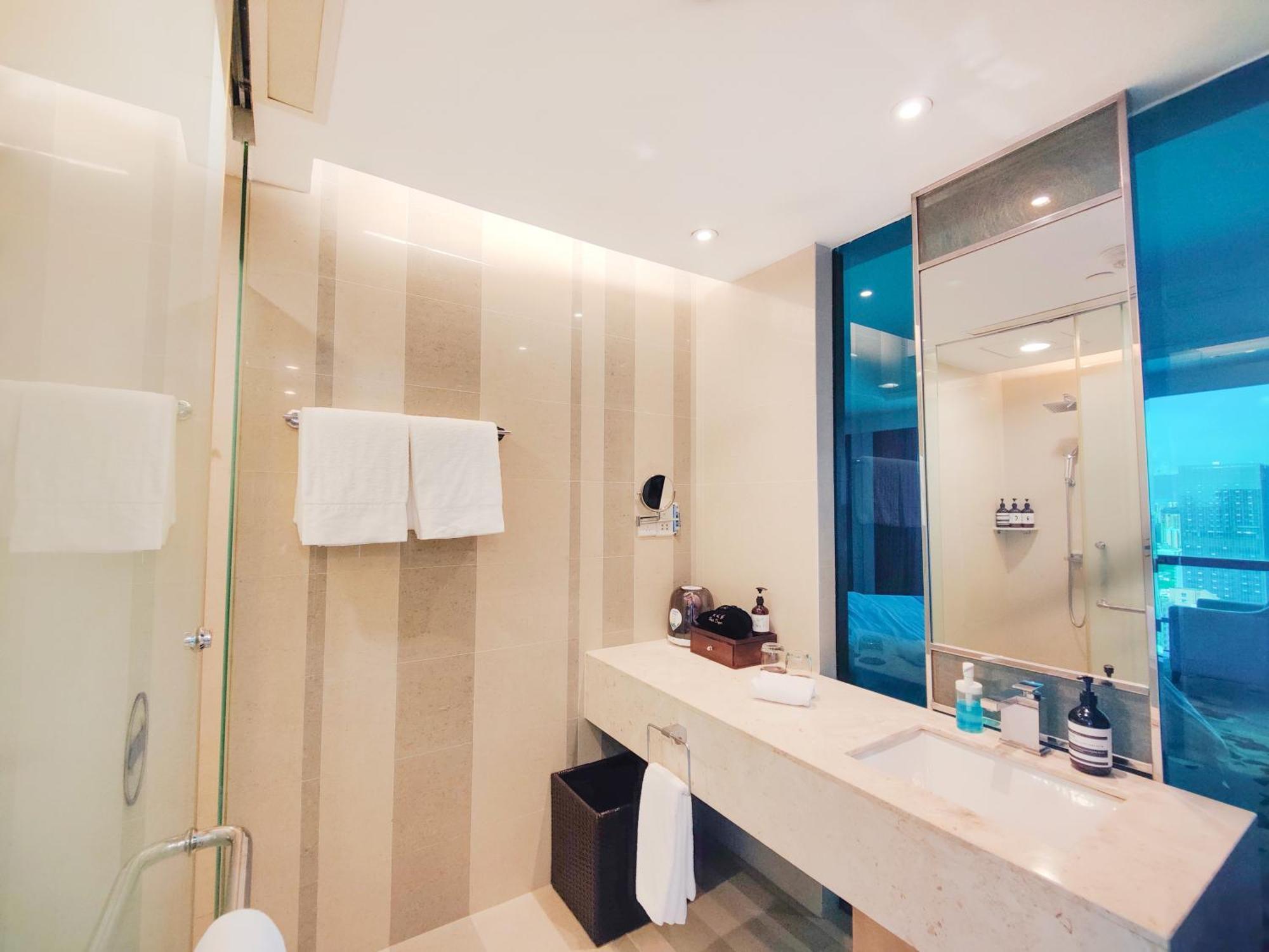 Huaqiang Plaza Shenzhen, Enjoy Complimentary Mini Bar & Night Snack, Add Breakfast - Enjoy Complimentary Afternoon Tea 4* Shenzhen