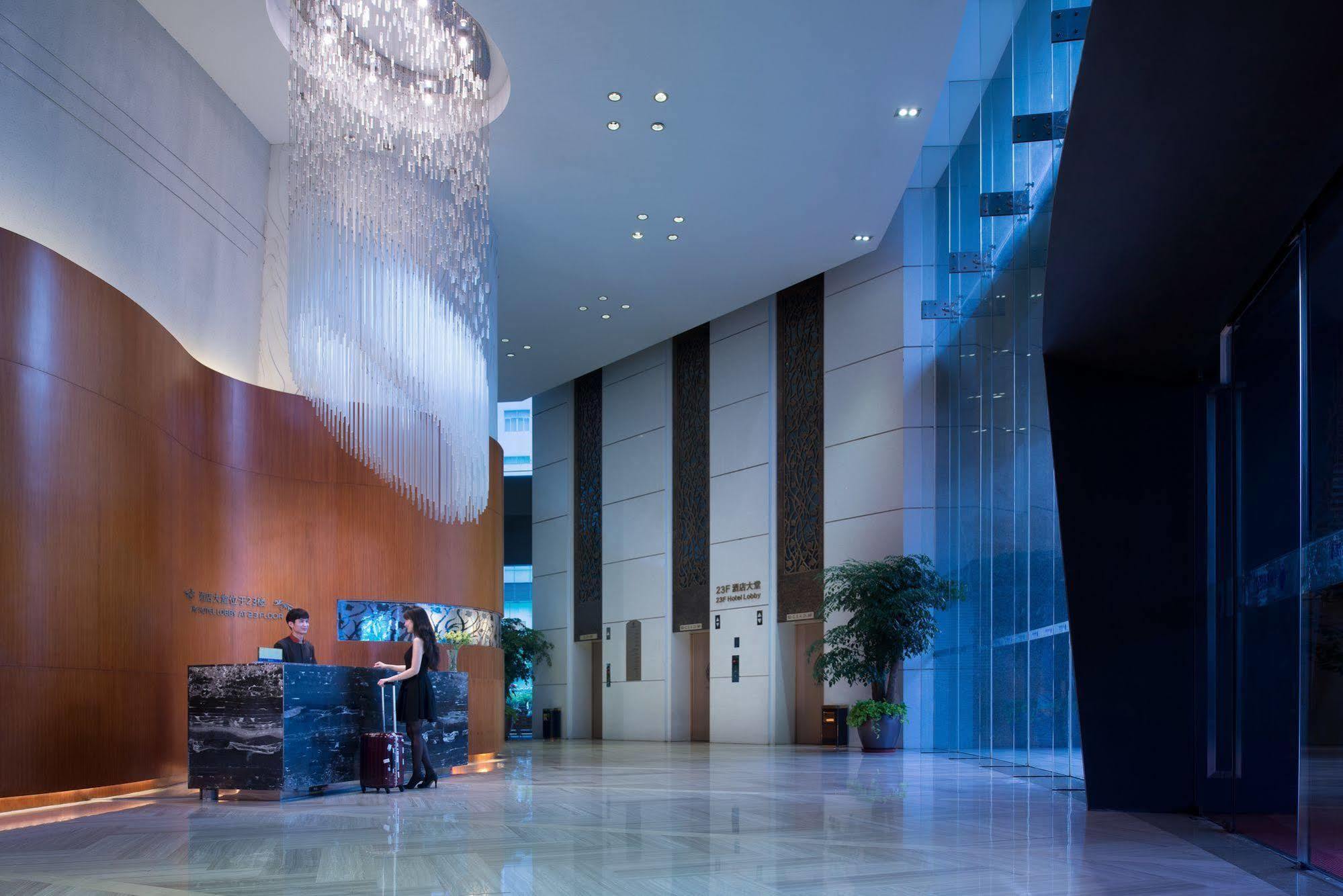Huaqiang Plaza Shenzhen, Enjoy Complimentary Mini Bar & Night Snack, Add Breakfast - Enjoy Complimentary Afternoon Tea Hotel Shenzhen