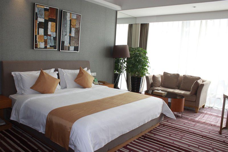 Hotel Huaqiang Plaza Shenzhen, Enjoy Complimentary Mini Bar & Night Snack, Add Breakfast - Enjoy Complimentary Afternoon Tea 4*